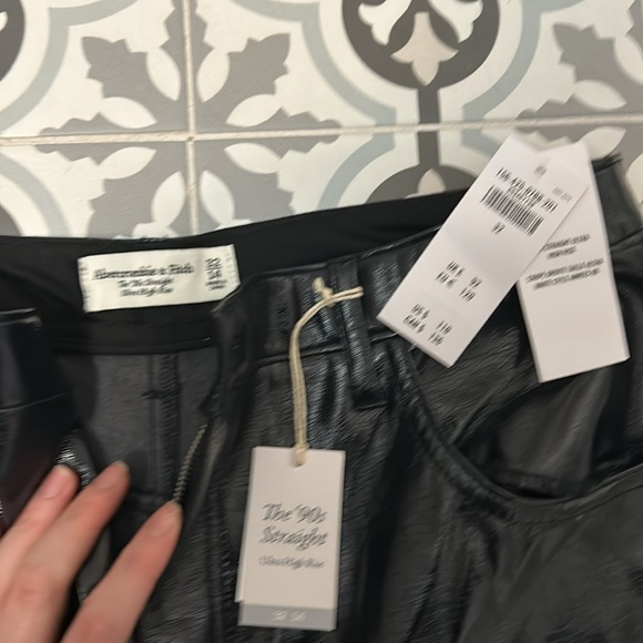 Abercrombie NBW NWT 90s straight ultra high rise shiny black leather pants - Picture 4 of 5
